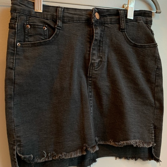 🖤⚔️ Black Denim Skirt ⚔️🖤 - Picture 3 of 4